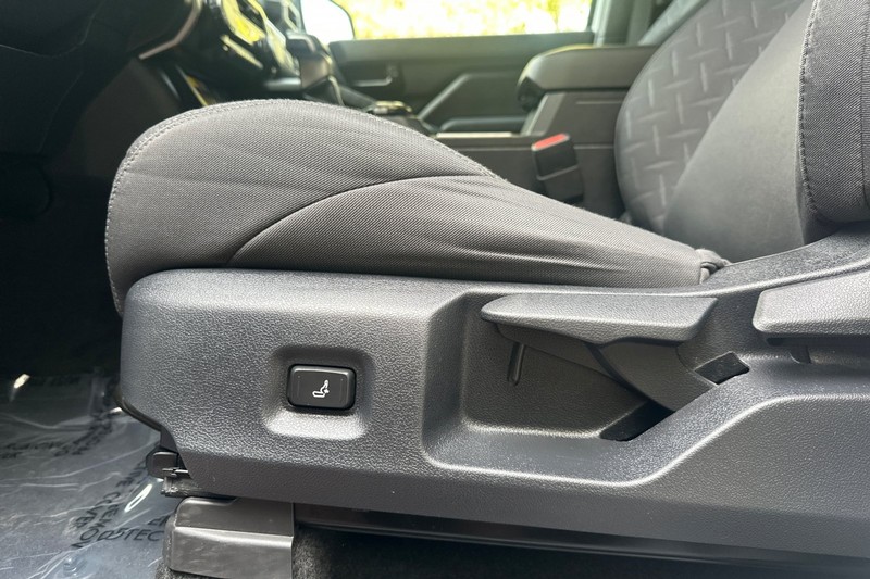 Toyota Tacoma 4WD Vehicle Full-screen Gallery Image 13