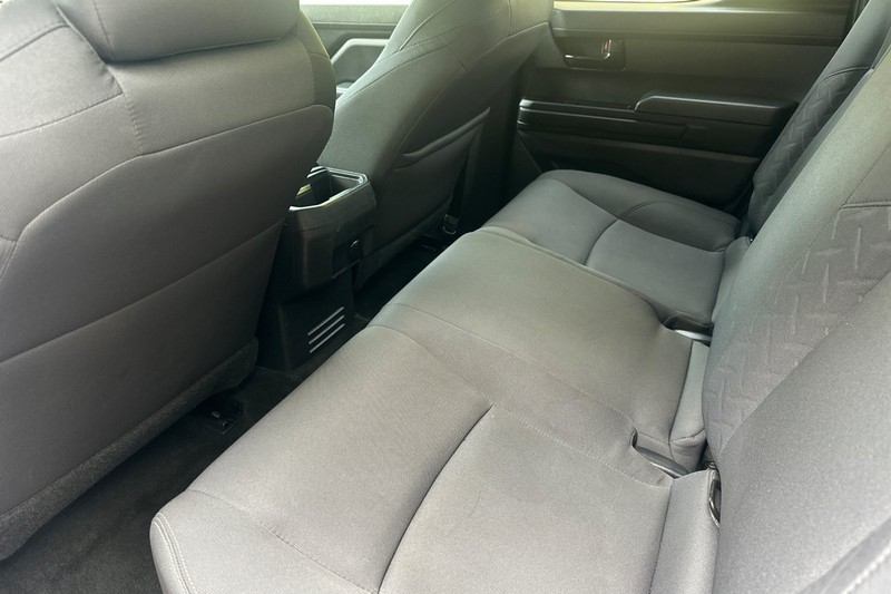 Toyota Tacoma 4WD Vehicle Full-screen Gallery Image 14