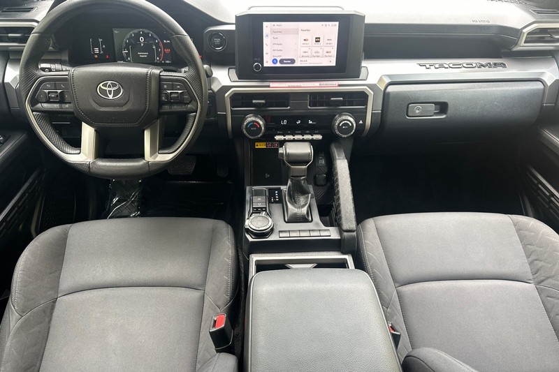 Toyota Tacoma 4WD Vehicle Full-screen Gallery Image 15