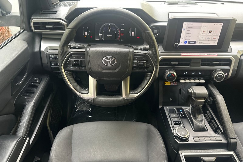 Toyota Tacoma 4WD Vehicle Full-screen Gallery Image 16