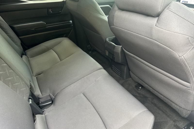Toyota Tacoma 4WD Vehicle Full-screen Gallery Image 17