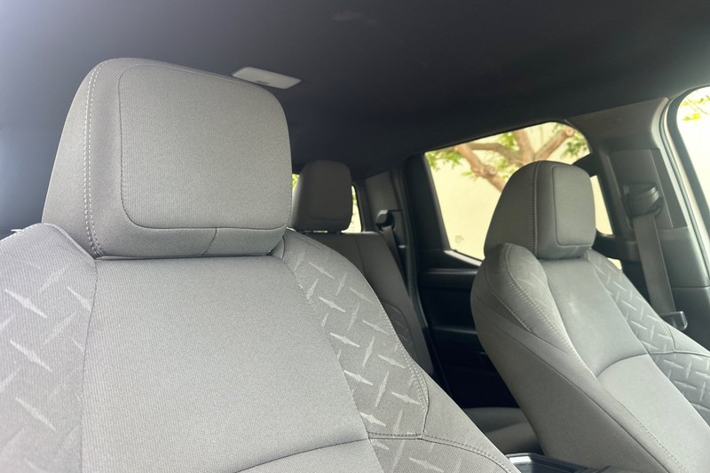 Toyota Tacoma 4WD Vehicle Full-screen Gallery Image 19