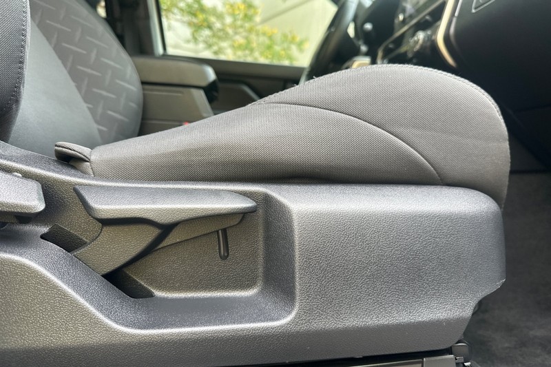 Toyota Tacoma 4WD Vehicle Full-screen Gallery Image 22