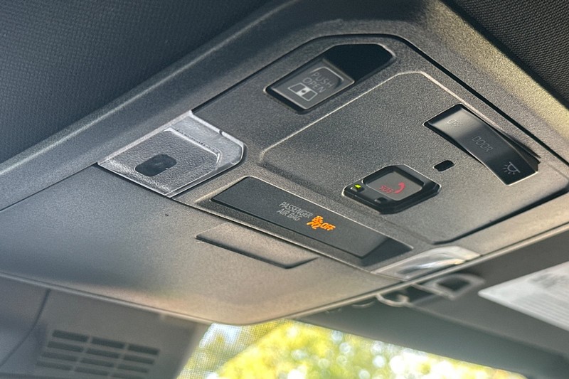 Toyota Tacoma 4WD Vehicle Full-screen Gallery Image 23