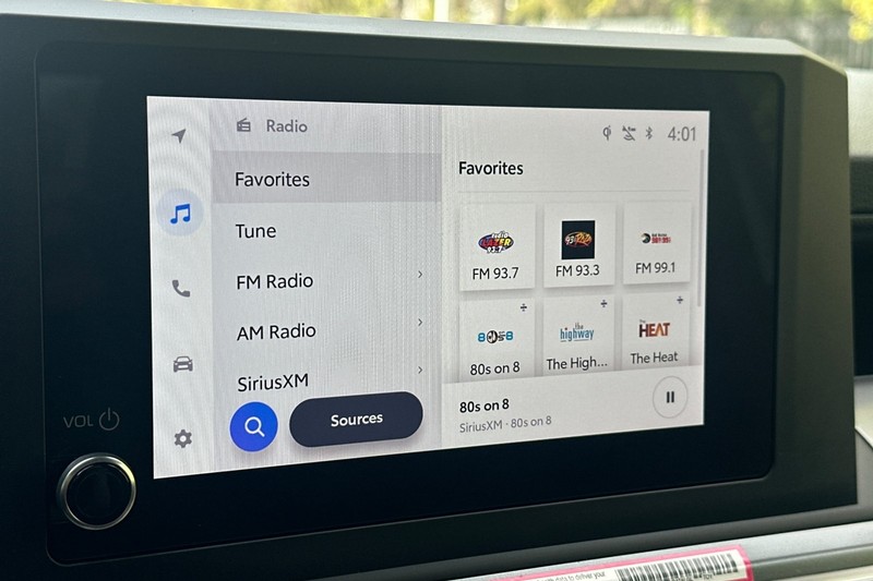 Toyota Tacoma 4WD Vehicle Full-screen Gallery Image 25
