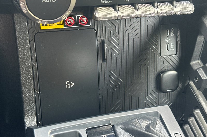Toyota Tacoma 4WD Vehicle Full-screen Gallery Image 30