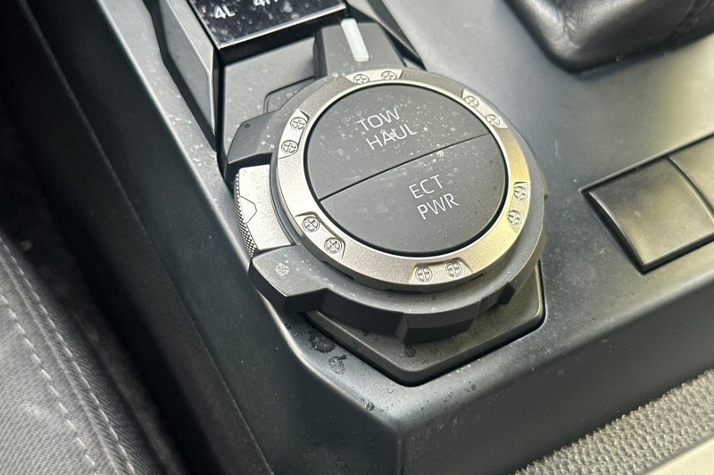 Toyota Tacoma 4WD Vehicle Full-screen Gallery Image 31