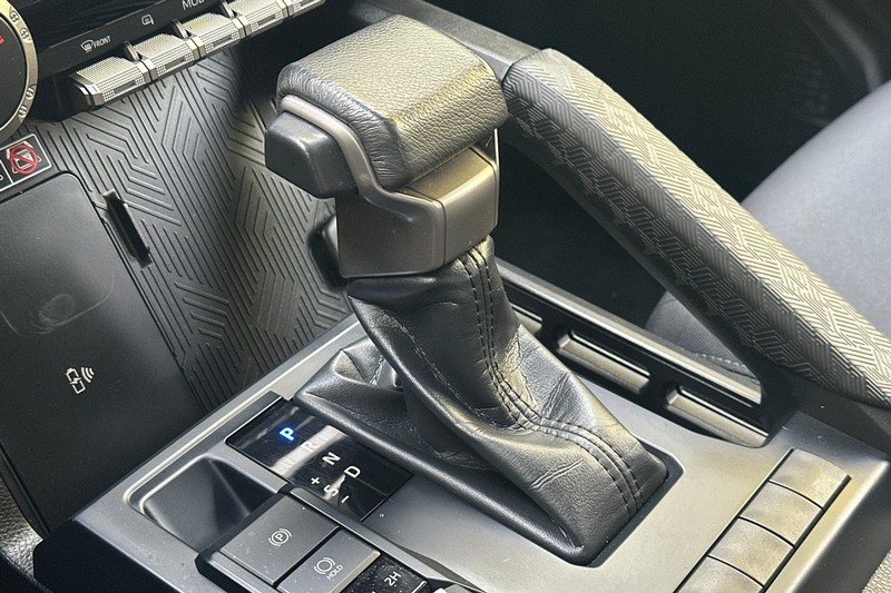 Toyota Tacoma 4WD Vehicle Full-screen Gallery Image 33