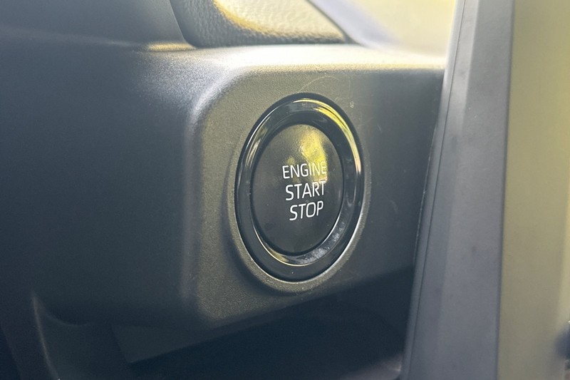 Toyota Tacoma 4WD Vehicle Full-screen Gallery Image 34