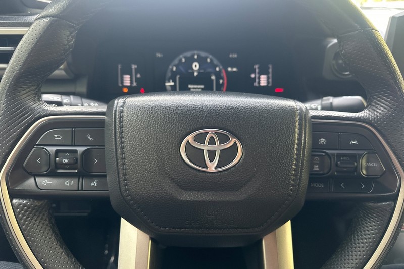 Toyota Tacoma 4WD Vehicle Full-screen Gallery Image 35