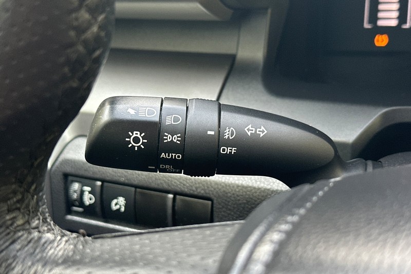 Toyota Tacoma 4WD Vehicle Full-screen Gallery Image 37
