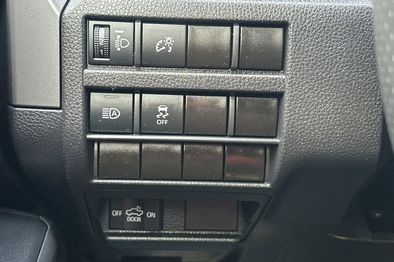Toyota Tacoma 4WD Vehicle Full-screen Gallery Image 41