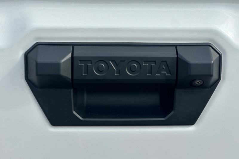 Toyota Tacoma 4WD Vehicle Full-screen Gallery Image 49