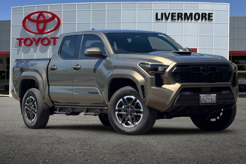 Toyota Tacoma 2WD Vehicle Full-screen Gallery Image 02
