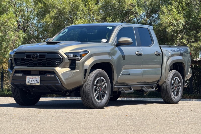Toyota Tacoma 2WD Vehicle Full-screen Gallery Image 08