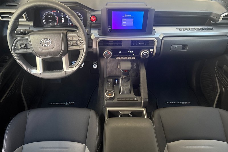 Toyota Tacoma 2WD Vehicle Full-screen Gallery Image 15