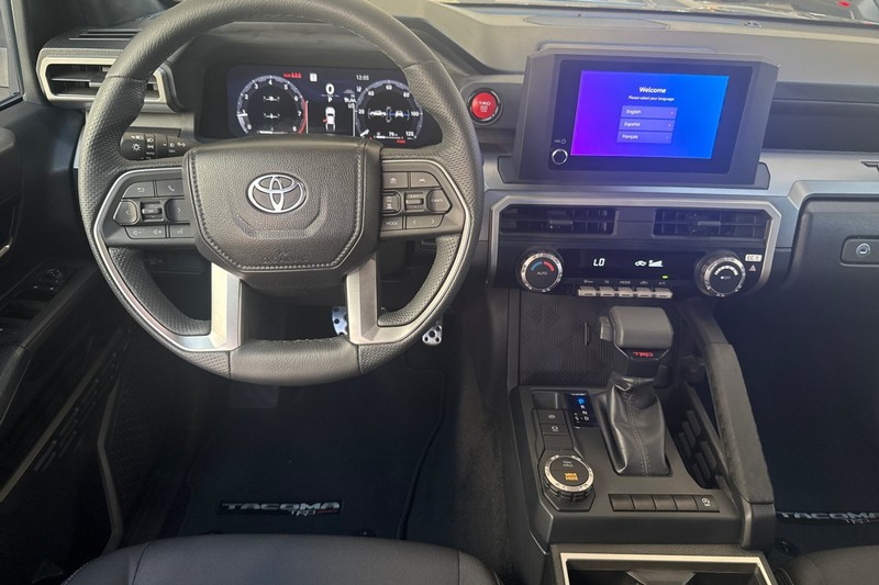Toyota Tacoma 2WD Vehicle Full-screen Gallery Image 16