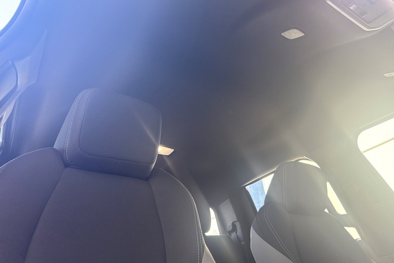 Toyota Tacoma 2WD Vehicle Full-screen Gallery Image 19