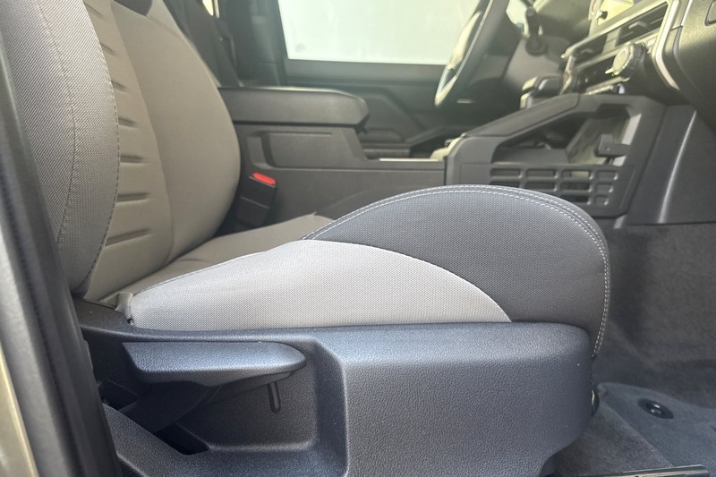 Toyota Tacoma 2WD Vehicle Full-screen Gallery Image 22
