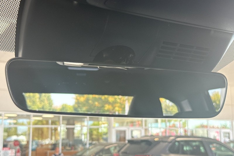Toyota Tacoma 2WD Vehicle Full-screen Gallery Image 24