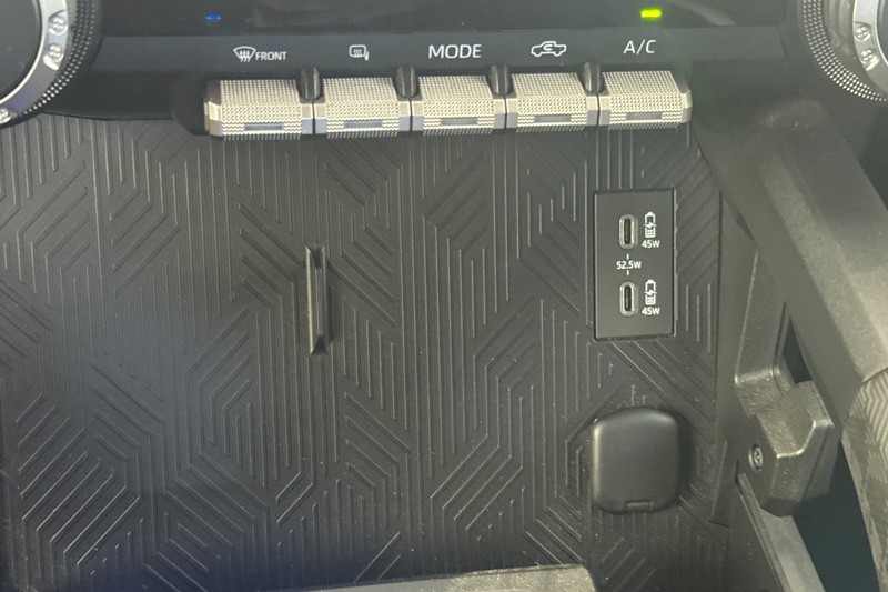 Toyota Tacoma 2WD Vehicle Full-screen Gallery Image 30