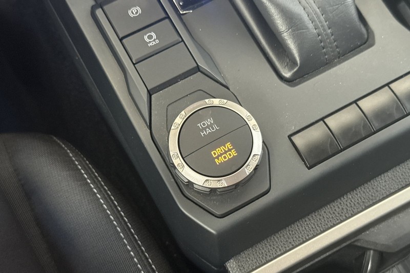 Toyota Tacoma 2WD Vehicle Full-screen Gallery Image 31