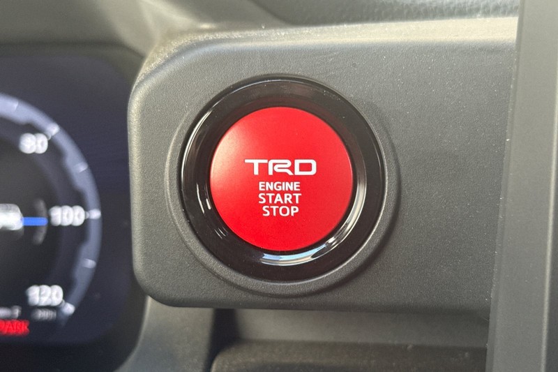 Toyota Tacoma 2WD Vehicle Full-screen Gallery Image 34