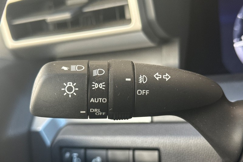 Toyota Tacoma 2WD Vehicle Full-screen Gallery Image 37