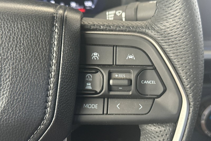 Toyota Tacoma 2WD Vehicle Full-screen Gallery Image 38