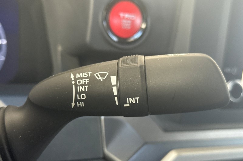 Toyota Tacoma 2WD Vehicle Full-screen Gallery Image 39