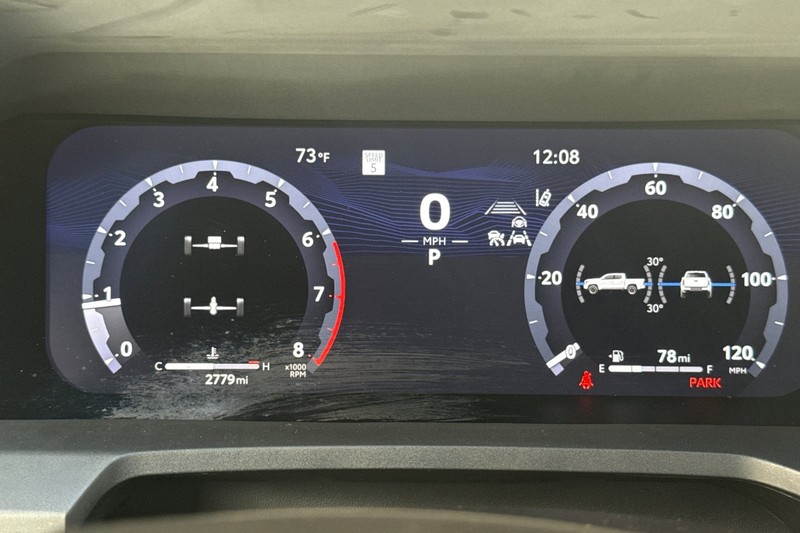 Toyota Tacoma 2WD Vehicle Full-screen Gallery Image 40