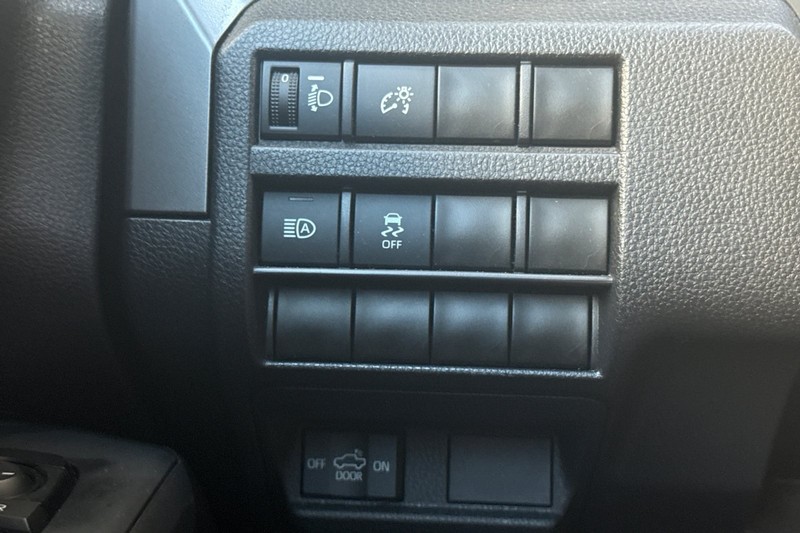 Toyota Tacoma 2WD Vehicle Full-screen Gallery Image 42