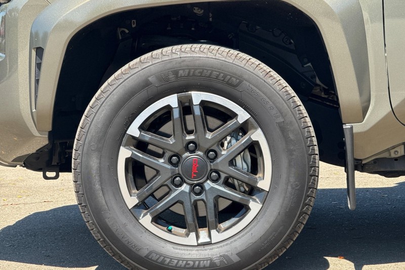 Toyota Tacoma 2WD Vehicle Full-screen Gallery Image 45