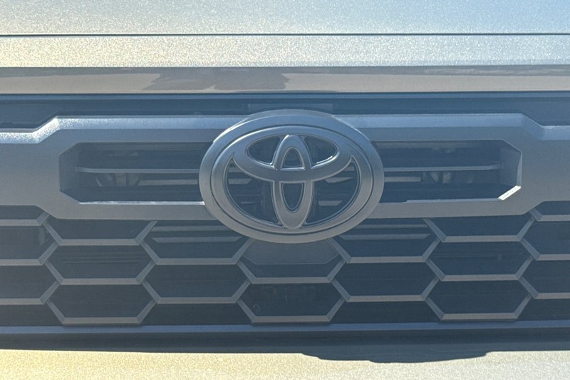 Toyota Tacoma 2WD Vehicle Full-screen Gallery Image 47