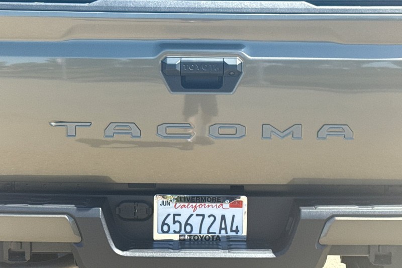 Toyota Tacoma 2WD Vehicle Full-screen Gallery Image 49
