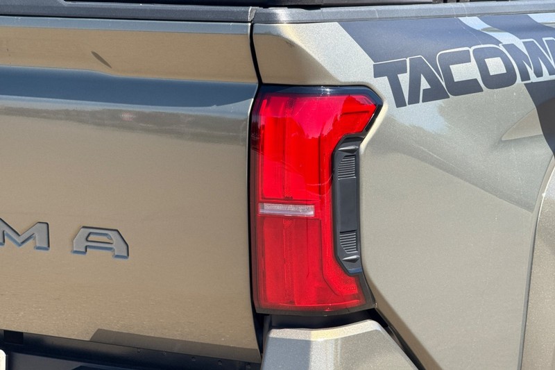 Toyota Tacoma 2WD Vehicle Full-screen Gallery Image 50