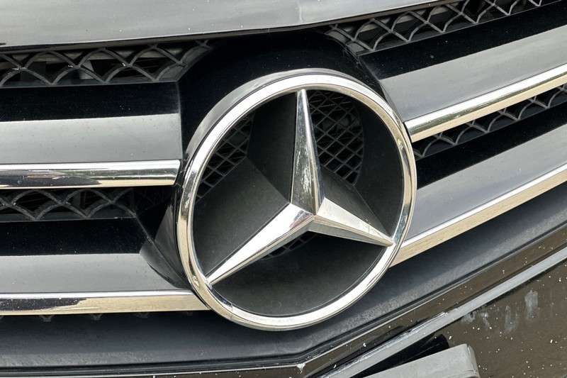 Mercedes-Benz C-Class Vehicle Full-screen Gallery Image 46