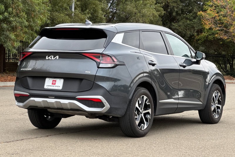 Kia Sportage Vehicle Full-screen Gallery Image 04