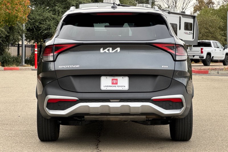 Kia Sportage Vehicle Full-screen Gallery Image 05