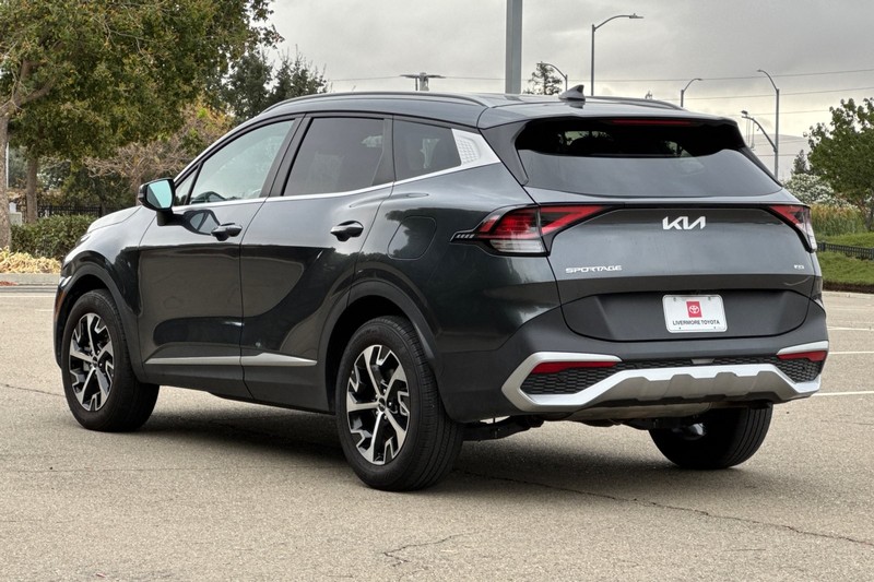 Kia Sportage Vehicle Full-screen Gallery Image 06