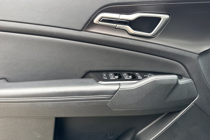 Kia Sportage Vehicle Full-screen Gallery Image 11
