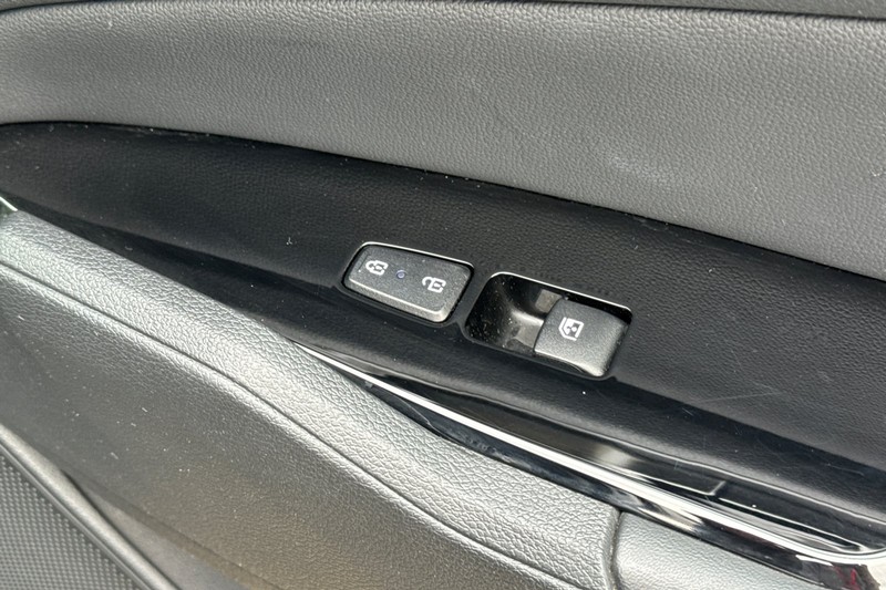 Kia Sportage Vehicle Full-screen Gallery Image 22