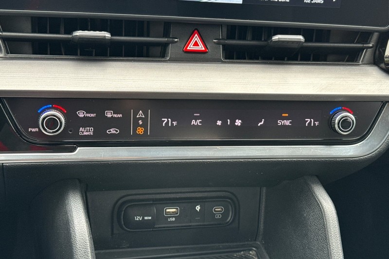Kia Sportage Vehicle Full-screen Gallery Image 28