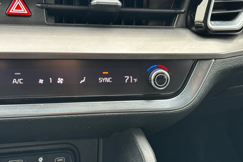 Kia Sportage Vehicle Full-screen Gallery Image 30