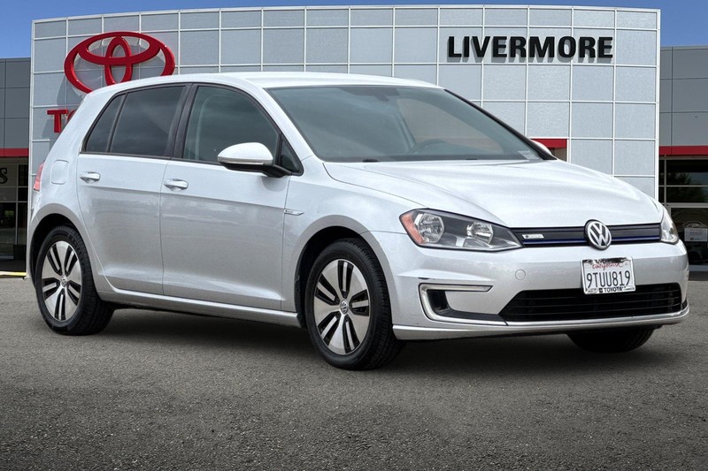 Volkswagen e-Golf Vehicle Full-screen Gallery Image 02