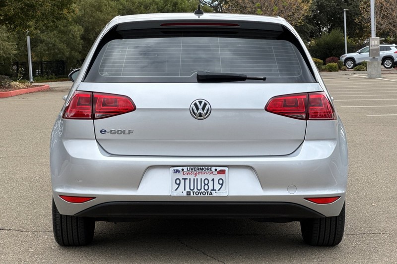 Volkswagen e-Golf Vehicle Full-screen Gallery Image 05