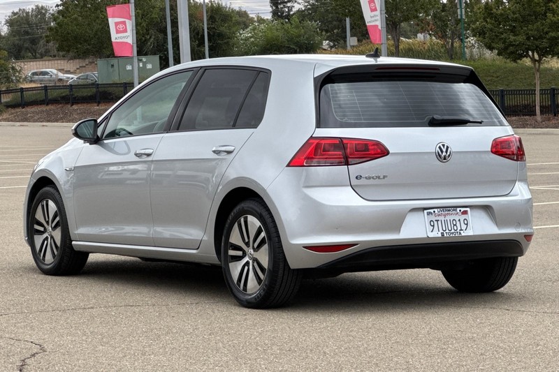 Volkswagen e-Golf Vehicle Full-screen Gallery Image 06