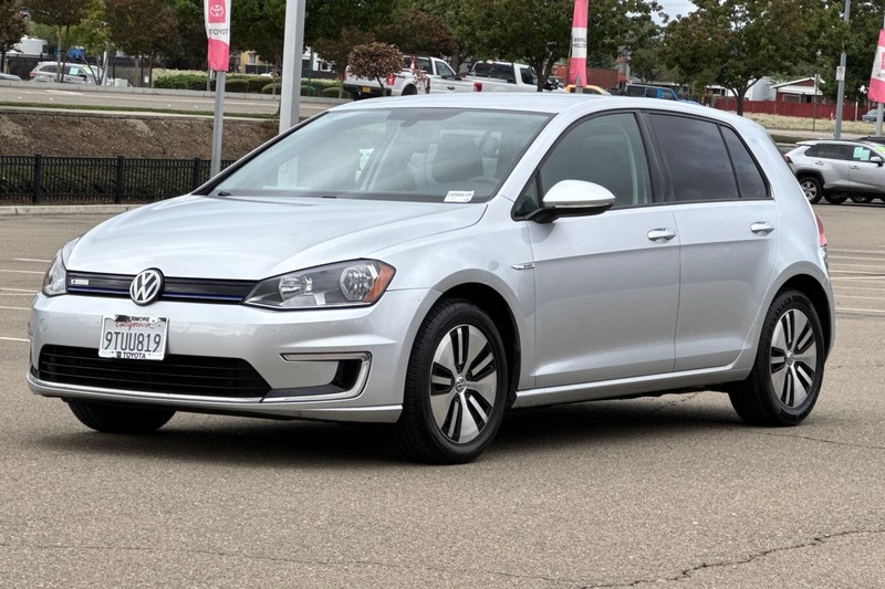 Volkswagen e-Golf Vehicle Full-screen Gallery Image 08