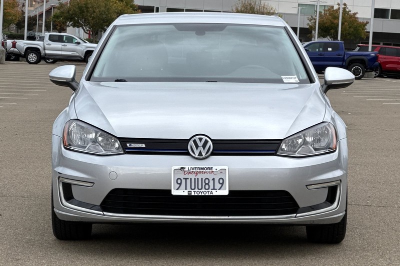 Volkswagen e-Golf Vehicle Full-screen Gallery Image 09