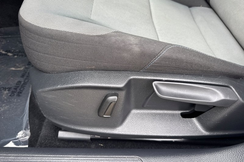 Volkswagen e-Golf Vehicle Full-screen Gallery Image 13